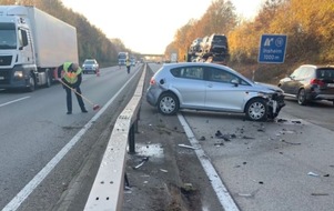 Polizeidirektion Landau: POL-PDLD: A65/Insheim - Wegen Handykabel in die Schutzplanke gerauscht