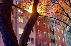 Feuerwehr Dortmund: FW-DO: Feuer in Dortmunder Nordstadt - Flammen schlugen aus dem Dach