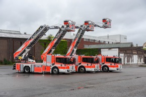 FW-GL: Feuerwehr Bergisch Gladbach stellt dritte Drehleiter in Dienst