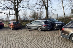 Polizeiinspektion Schwerin: POL-SN: Fahrer bei Verkehrsunfall mit hohem Sachschaden leichtverletzt