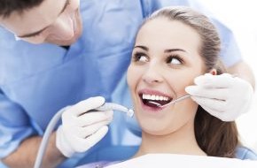 Mobil Krankenkasse: Schwangerschaft: Professionelle Zahnreinigung beugt gefährlichen Entzündungen vor