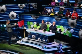 SAT.1: Anpfiff f&uuml;r den Fu&szlig;ball-Sommer! J&ouml;rg Pilawa nominiert Kevin Gro&szlig;kreutz und Frank Buschmann f&uuml;r "Das 1% Quiz - Wie clever ist Deutschland? Fu&szlig;ball-Spezial"
