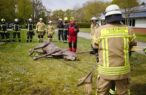 Kreisfeuerwehr Oldenburg: FW-OLL: Feuerwehren im Landkreis Oldenburg trainieren Großtierrettungseinsätze