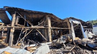 FW-OE: Vollbrand eines Handwerksbetriebs in Lennestadt-Altenhundem