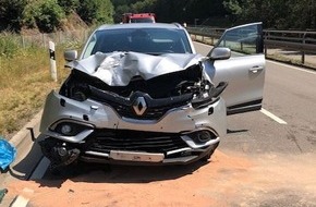 Polizeipräsidium Westpfalz: POL-PPWP: Verkehrsunfall mit zwei Schwerverletzten - Unfallverursacher entfernt sich unerlaubt vom Unfallort