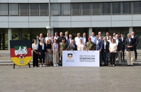 Operatives Führungskommando der Bundeswehr: Operationsplan Deutschland: Vertreter der Industrie- und Handelskammern aus NRW zu Gast im Landeskommando Nordrhein-Westfalen