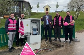 Deutsche Telekom AG: Roggenburg: Besuch auf der Glasfaserbaustelle