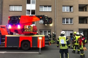 Feuerwehr Mülheim an der Ruhr: FW-MH: Zimmerbrand in Mehrfamilienhaus - Wohnung unbewohnbar
