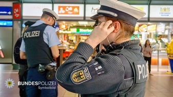 Bundespolizeiinspektion Kassel: BPOL-KS: Frau im Zug bespuckt