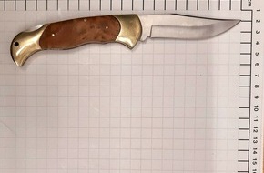 Bundespolizeidirektion Sankt Augustin: BPOL NRW: Pfandflaschen nicht als Bezahlung akzeptiert - randalierender Kunde droht mit Messer