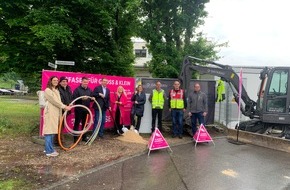 Deutsche Telekom AG: Neckartenzlingen: Spatenstich für Glasfasernetz