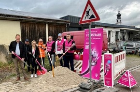 Deutsche Telekom AG: Colmberg: Telekom startet Glasfaserausbau   Auch in den Ortsteilen Auerbach, Binzwangen, Häslabronn, Meuchlein, Oberhegenau und Poppenbach wird gebaut