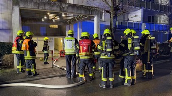 Feuerwehr MTK: Küchenbrand in Hattersheim schnell gelöscht - Ein Verletzter