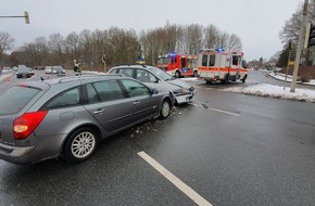 Freiwillige Feuerwehr Gemeinde Schiffdorf: FFW Schiffdorf: Verkehrsunfall und Feuer: Gleich zwei Einsätze parallel für die Ortsfeuerwehr Schiffdorf