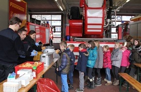 Feuerwehr Mettmann: FW Mettmann: Sternsinger zu Besuch bei der Feuerwehr Mettmann