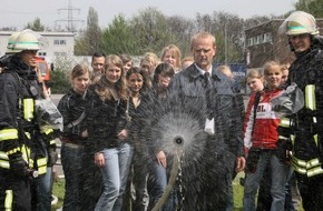 Feuerwehr Essen: FW-E: 42 Girl´s bei der Feuerwehr