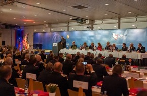 Landesfeuerwehrverband Schleswig-Holstein: FW-LFVSH: Landesfeuerwehrversammlung 2025: Feuerwehr blickt zuversichtlich in die Zukunft - Talkrunde mit RS.H-Moderator und hochkarätigen Gästen zum Thema Katastrophenschutz