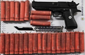 Bundespolizeidirektion Sankt Augustin: BPOL NRW: Bundespolizei stellt Böller, Messer und Softair-Pistole bei 18-Jährigem sicher