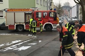 Feuerwehr Bochum: FW-BO: Drei parallele Ölspuren beschäftigen die Feuerwehr am Samstagnachmittag