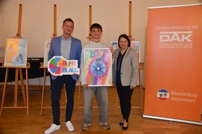 „bunt statt blau“: Schüler aus Hagenow gewinnen DAK-Plakatwettbewerb in Mecklenburg-Vorpommern