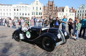 AUTO BILD: Großes Promi-Aufgebot: Viele TV-Stars und Sportgrößen bei der 8. Hamburg-Berlin-Klassik