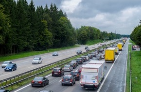 ADAC: Staubilanz 2023: Deutlich mehr Stau als im Vorjahr / Staugeschehen noch unter dem Vor-Corona-Niveau von 2019 / Mittwoch und Donnerstag Wochentage mit dem meisten Stillstand auf den Autobahnen