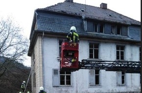 Polizeidirektion Pirmasens: POL-PDPS: Brand eines leerstehenden Wohngebäudes