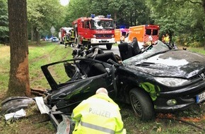Freiwillige Feuerwehr der Stadt Goch: FF Goch: Zwei Menschen sterben nach schwerem Verkehrsunfall