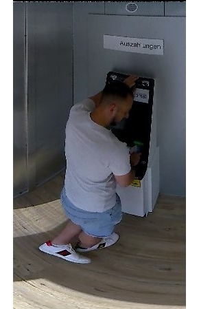 POL-H: &Ouml;ffentlichkeitsfahndung: Unbekannter T&auml;ter hebt mit gestohlener EC-Karte Bargeld ab