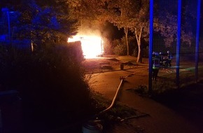 Feuerwehr Recklinghausen: FW-RE: Kleingebäude in Vollbrand