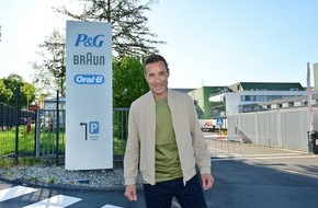 Procter & Gamble GmbH: Neue Kampagne von Procter & Gamble mit Kai Pflaume: "Wo Qualität zu Hause ist" rückt lokale Produktion und Vertrauen in den Mittelpunkt