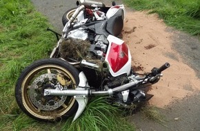 Polizeiinspektion Cuxhaven: POL-CUX: Riskantes Überholmanöver - 26-jähriger Motorradfahrer schwer verletzt in Klinik