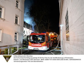 FW-M: Aufwendige Löscharbeiten bei Dachstuhlbrand (Sendling)