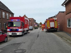 FW-RD: Dachstuhlbrand in Büdelsdorf - 70 Einsatzkräften löschten das Feuer