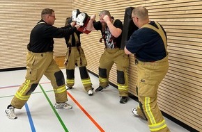 Kreisfeuerwehr Oldenburg: FW-OLL: Gewalt gegen Einsatzkräfte - Feuerwehr und Malteser schulen für den Ernstfall