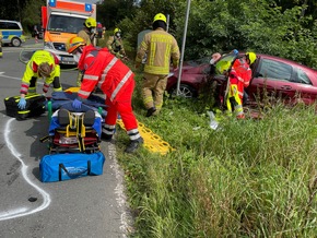 FW Ratingen: Verkehrsunfall mit 3 Verletzten