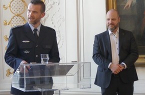 Bundespolizeidirektion Sankt Augustin: BPOL NRW: Bundespolizei Aachen vereidigt 10 neue Bundespolizisten im Rathaus Aachen - Verst&auml;rkung f&uuml;r die Region