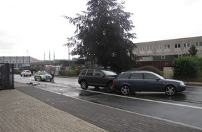 Polizei Mettmann: POL-ME: Alkoholisiert gegen geparkten Audi - Velbert - 1807051
