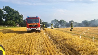FW-RD: 60 Feuerwehrleute löschten Feuer auf Getreidefeld Im Bovenauer Ortsgebiet Neuland, kam es am Montagabend (12.07.2021) zu einem Feuer im auf einem Getreidefeld.
