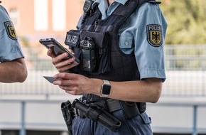 Bundespolizeidirektion München: Bundespolizeidirektion München: Mann versucht Tür eines fahrenden Zuges zu öffnen und kommt zu Fall