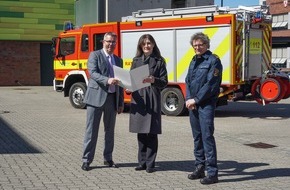 Feuerwehr Ratingen: FW Ratingen: Zweites Löschfahrzeug für die Ukraine gespendet - Stadt Ratingen übergibt Fahrzeug