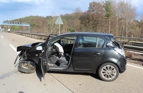 Polizeidirektion Kaiserslautern: POL-PDKL: Verkehrsunfall mit Leichtverletztem - Autobahn vollgesperrt