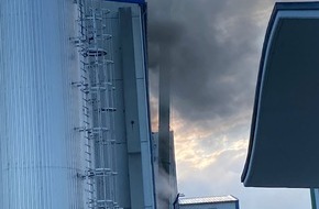 Polizeiinspektion Delmenhorst / Oldenburg - Land / Wesermarsch: POL-DEL: Landkreis Wesermarsch: Brand auf einem Betriebsgelände in Brake
