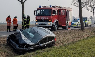 Polizeiinspektion Hildesheim: POL-HI: Baumunfall fordert zwei Verletzte