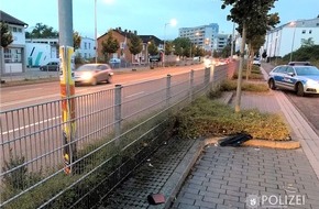 Polizeipräsidium Westpfalz: POL-PPWP: Lkw streift Laterne und fährt weiter