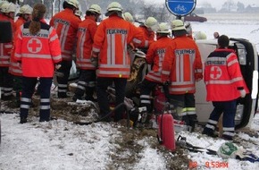 Polizeiinspektion Harburg: POL-WL: Schwerer Verkehrsunfall, 37-jährige Fahrerin schwer verletzt, drei Kleinkinder kommen mit dem Schreck davon