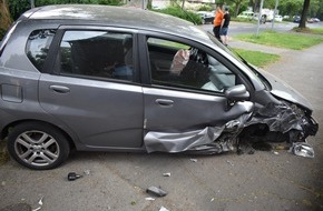 Polizei Mönchengladbach: POL-MG: 45Jähriger bei Verkehrsunfall schwer verletzt