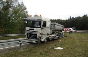 Polizeidirektion Kaiserslautern: POL-PDKL: A6/Kaiserslautern, Nach Reifenplatzer in die Schutzplanken gekracht