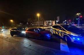 Polizei Essen: POL-E: Mülheim an der Ruhr: Mutmaßliche Drogendealer flüchten nach Unfall mit Streifenwagen - Erfolgreicher Zugriff durch Projekt S.I.E.