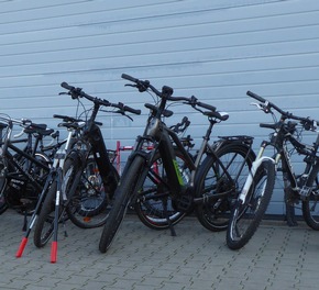 POL-LG: ++ &quot;Fahrraddieben auf der Spur&quot; ++ Ermittlungsgruppe geht gegen professionelle Fahrraddiebe und Umfeld vor ++ Fahrräder und Pedelecs im Wert von mehr als 150.000 Euro gestohlen, umgebaut und ...